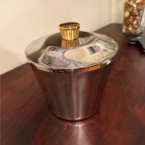 Threshold new ice bucket with tongs. Bucket is fluted